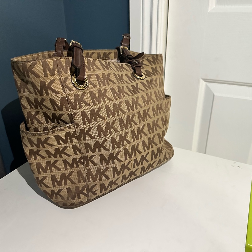 Micheal Khors large purse